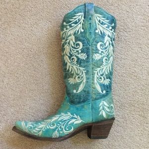 Stunning Corral turquoise dress boots!